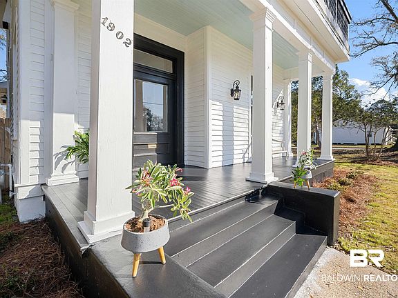 5th image of 1902 Calmes St