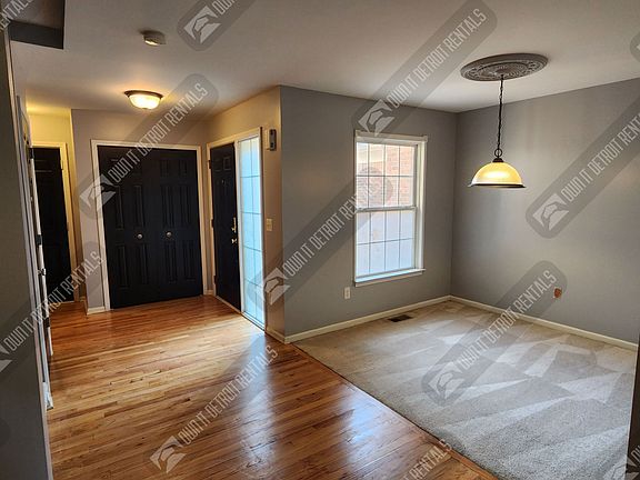 5th image of 176 Legacy Park Cir