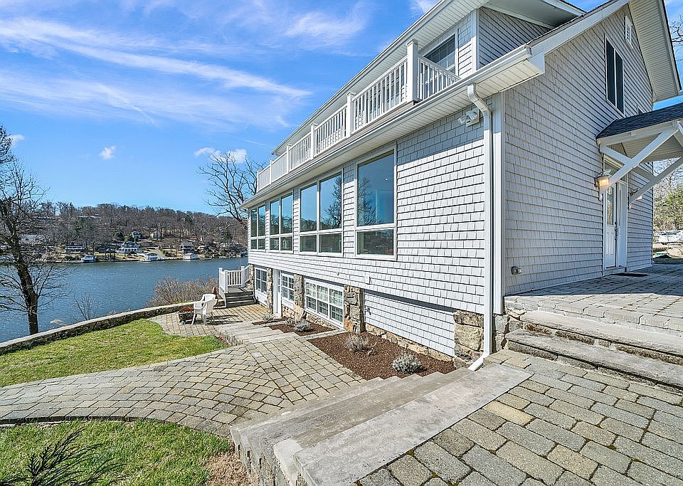 3852 sq ft 3 living levels