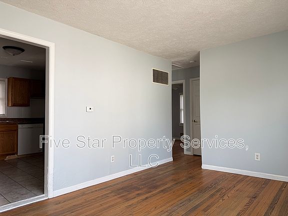 4th image of 1028 W Iles Ave