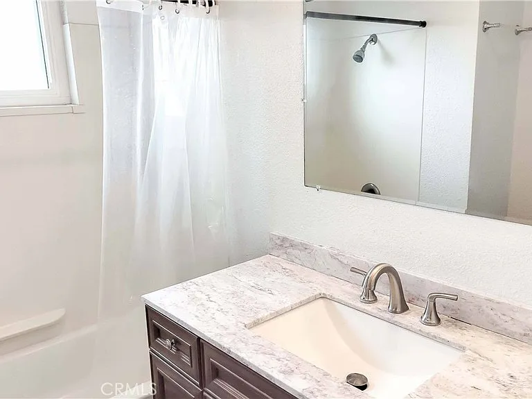 1724 Crofton Ln — Photo 10