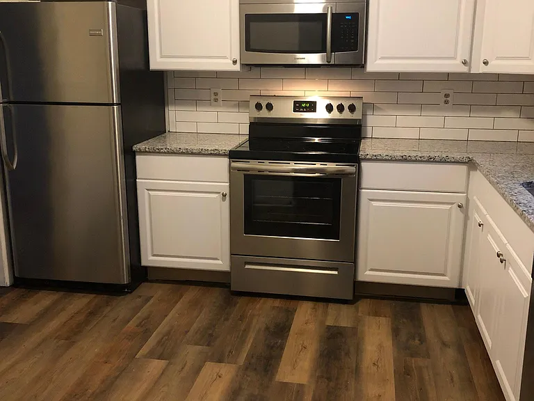 18 Garden Ln — Photo 3