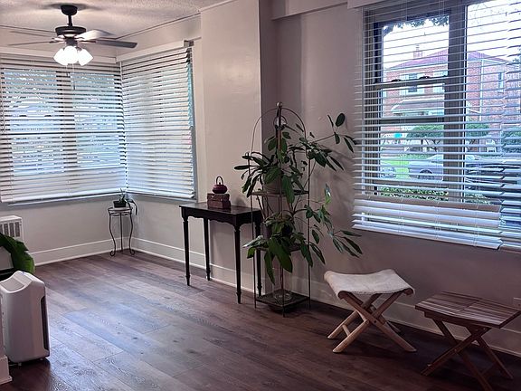 3rd image of 2610 W Balmoral Ave APT 103