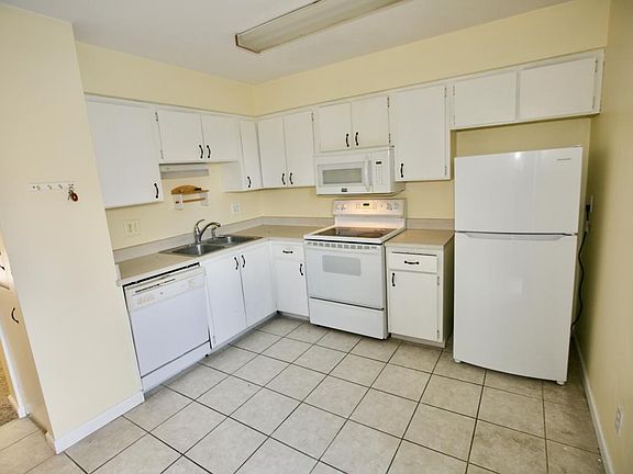 3rd image of 1814 Willoway Cir S