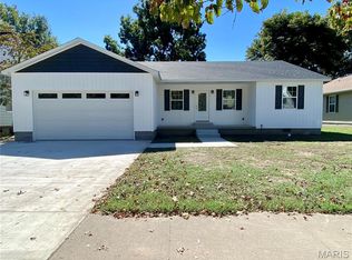 317 E Cypress St, Charleston, MO 63834