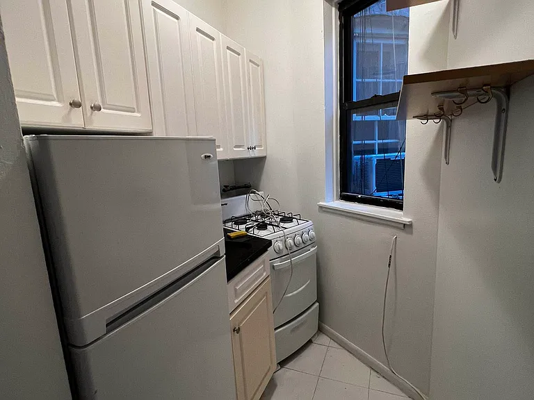 417 E 72nd St #4A — Photo 2