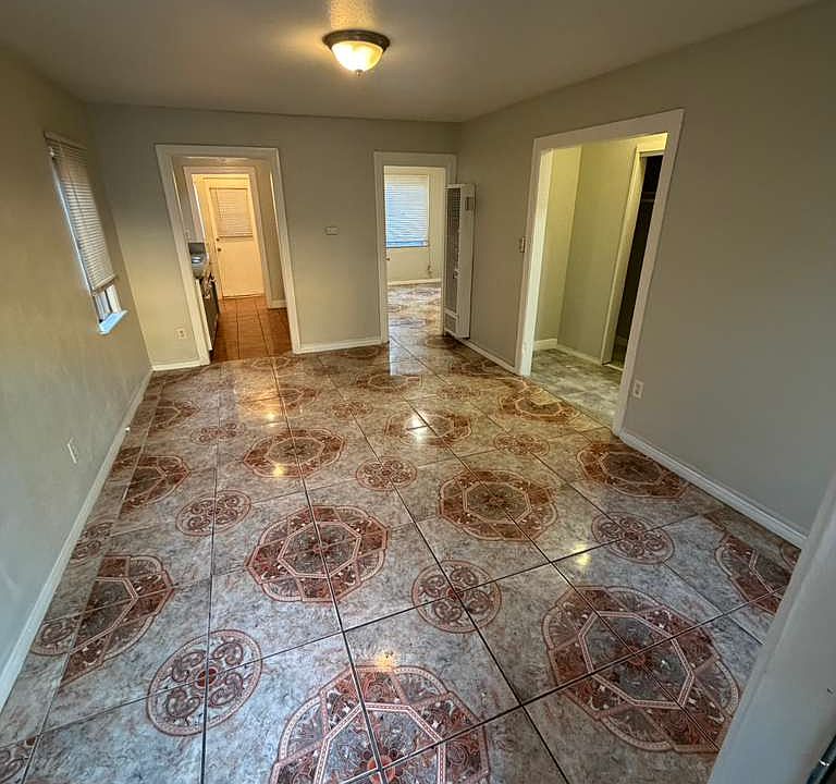 1st image of 315 W 84th St #315