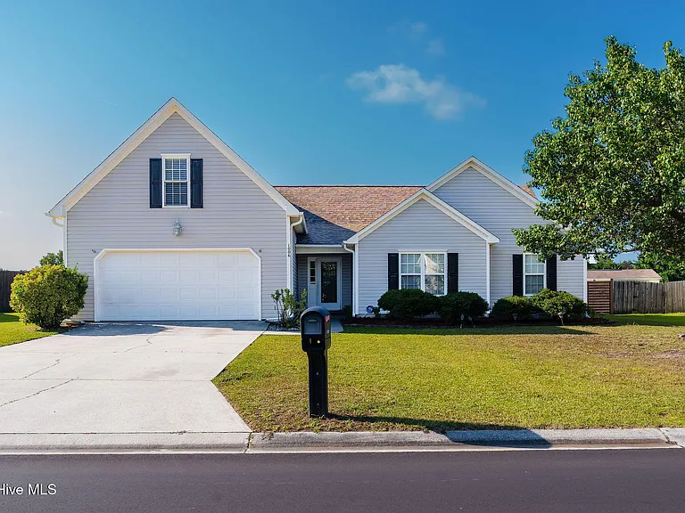 1006 Sheffield Dr — Photo 1