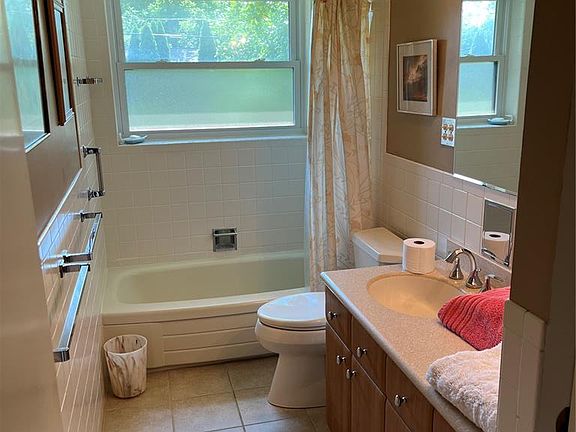 3rd image of 832 Aldan Dr