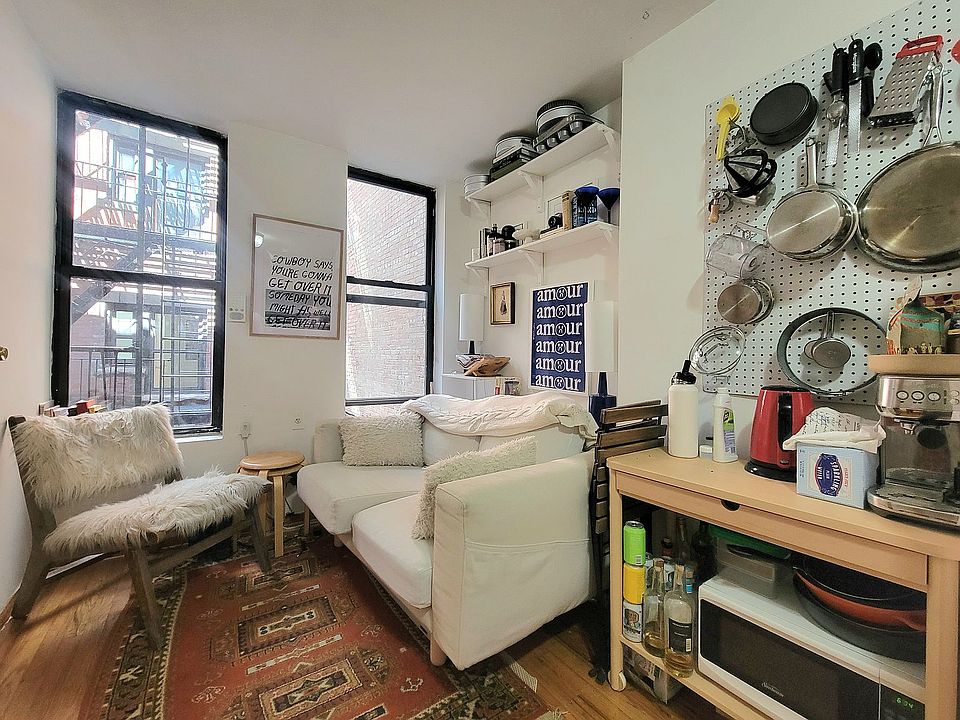 1st image of 225 E 5th St APT 2B