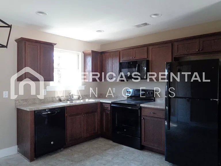 17645 Wallace Chapel Ln — Photo 6