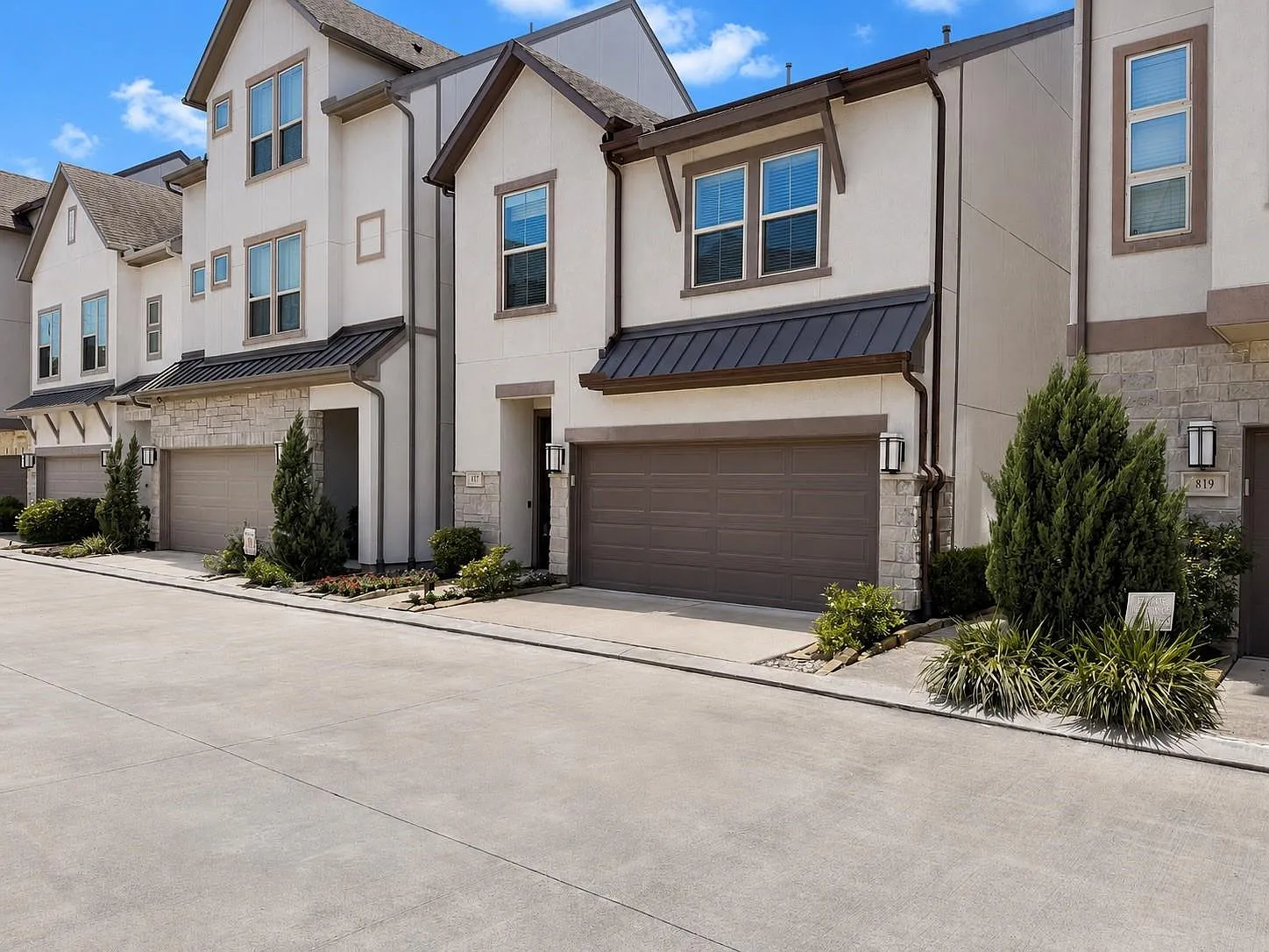 3 bed, 2.5 bath, 2096 sqft, $3,250 — Photo 3