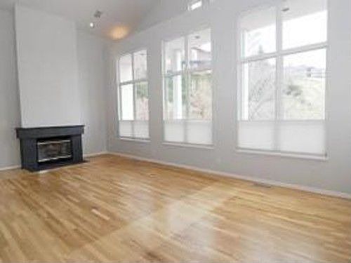 4th image of 990 E Northcliffe Dr