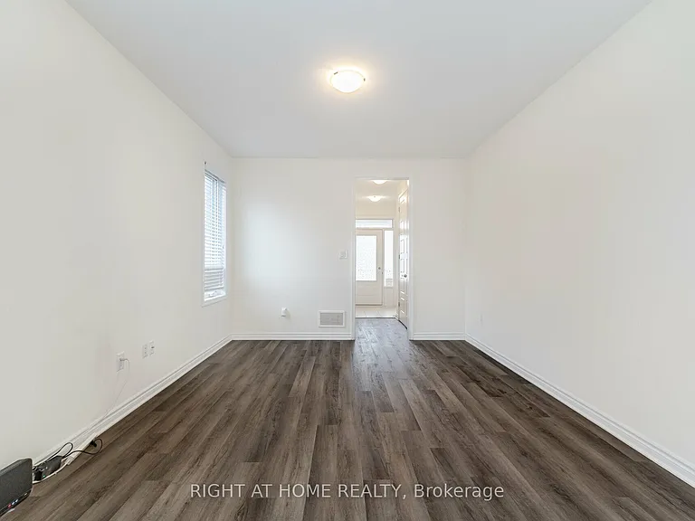 908 Sumac Cres — Photo 8