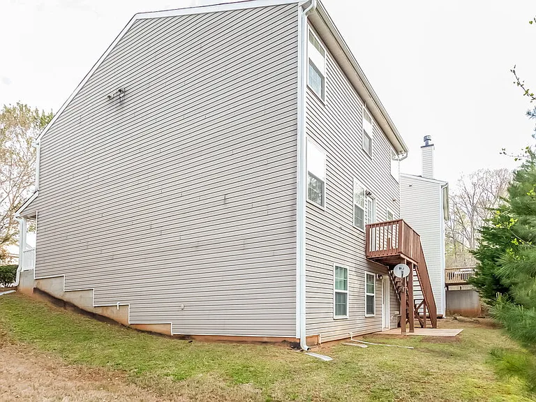 2720 Mayfair Dr — Photo 18