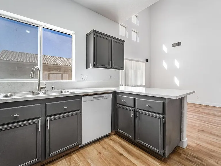 1011 Park Bridge Ave — Photo 14