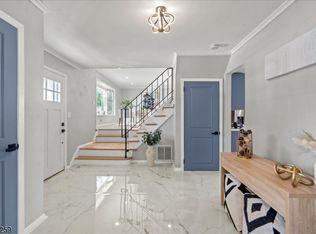 13 Maplewood Dr, Parsippany, NJ 07054