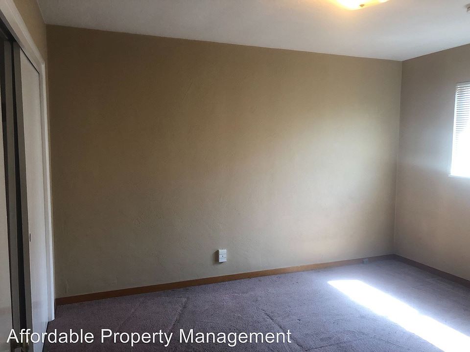 2nd image of 1203 Grove Way