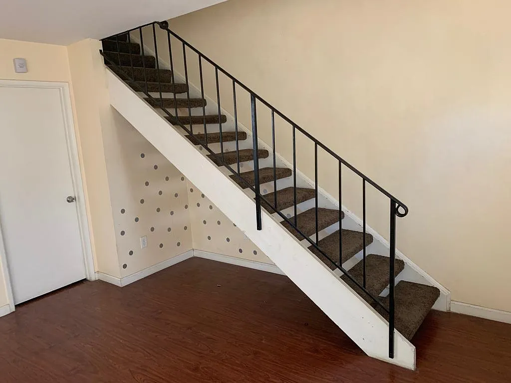 6850 John Dr — Photo 3