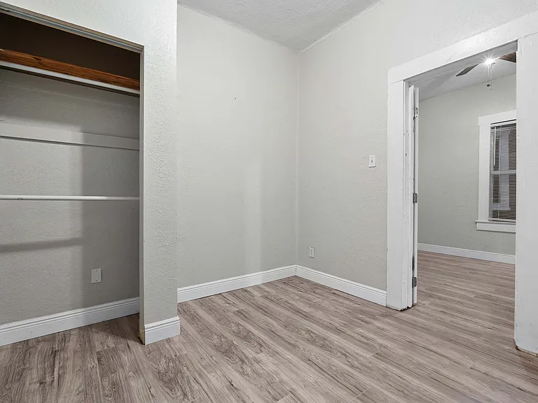 2205 E 5th Ave — Photo 12