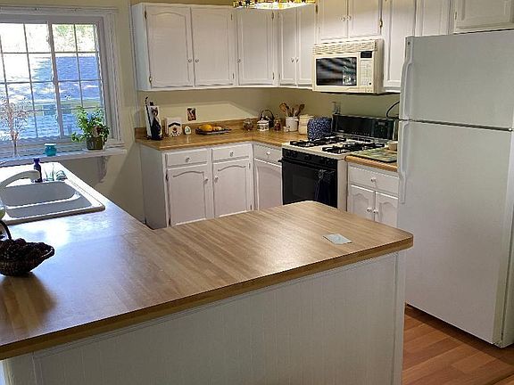 2nd image of 1011 Circle Dr