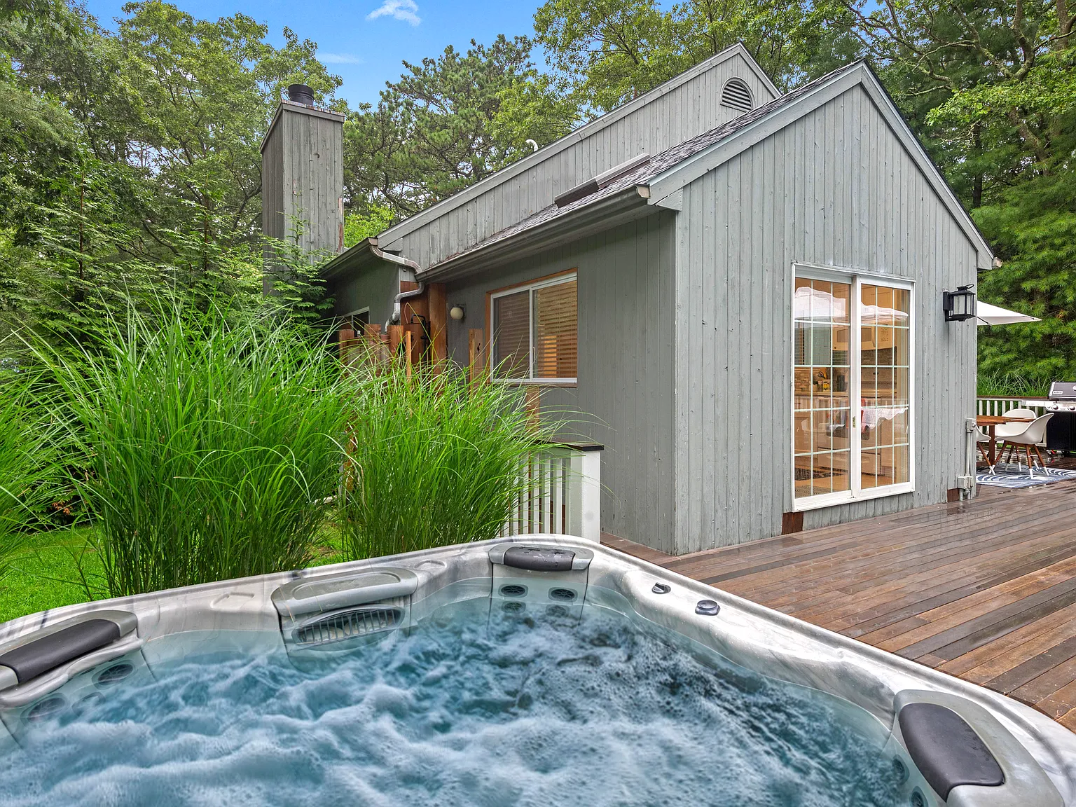 Contemporary with Pool and Spa Bordering Wildlife Sanctuary — Photo 2