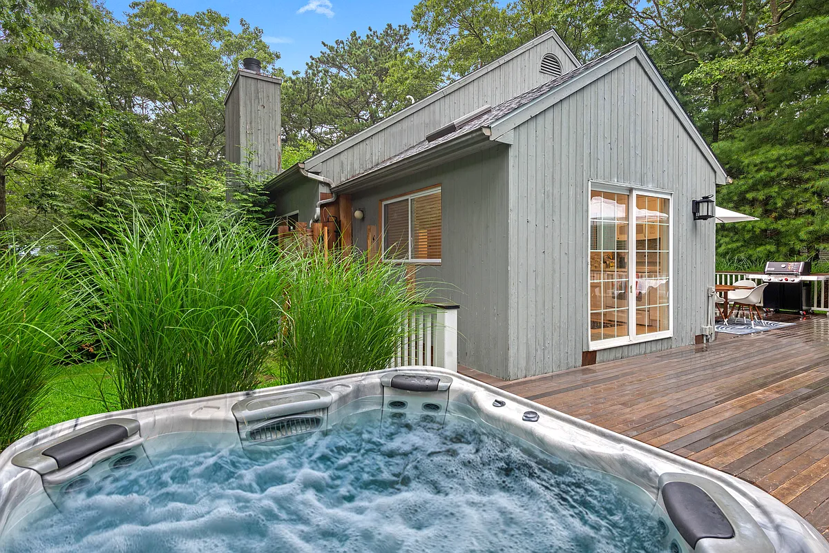 Building Photo - 44 Montauk Ave