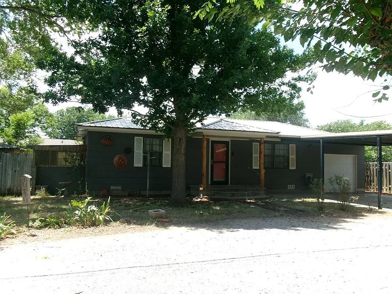 409 1/2 NW Pecan Ave — Photo 3
