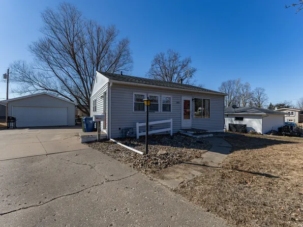 505 Highview Dr, Clinton, IA 52732
