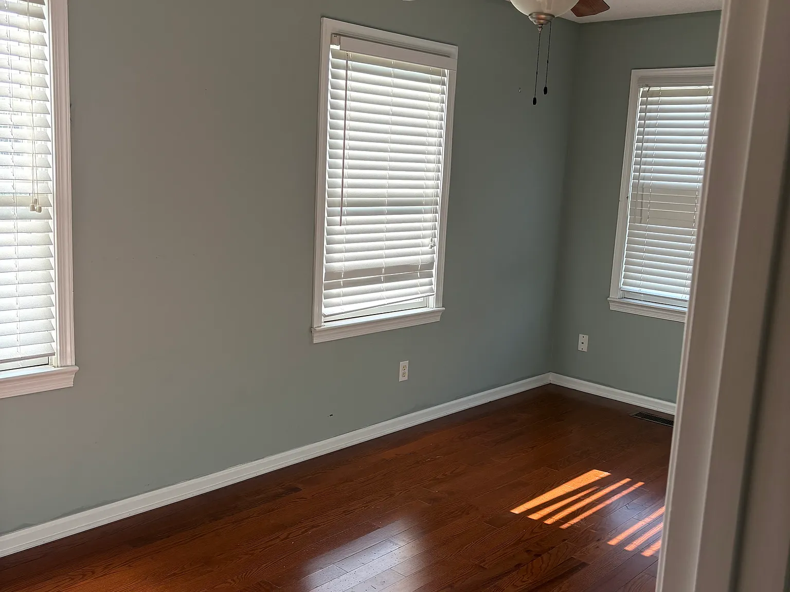 3 bed, 2000 sqft, $1,900 — Photo 4