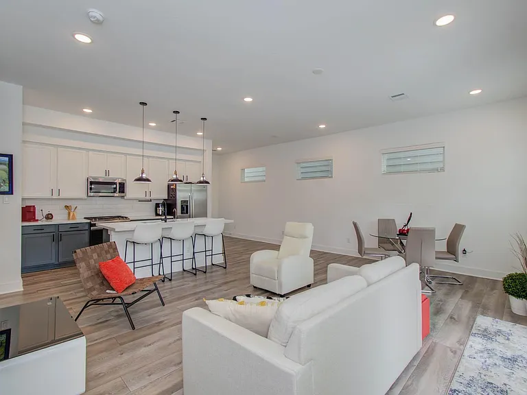 970 Highland Sound Ln — Photo 11