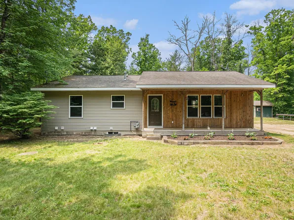 8577 Loveless Dr, Howard City, MI 49329