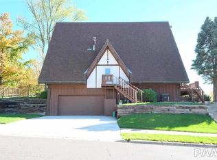 1206 N Parkway Dr, Pekin, IL 61554