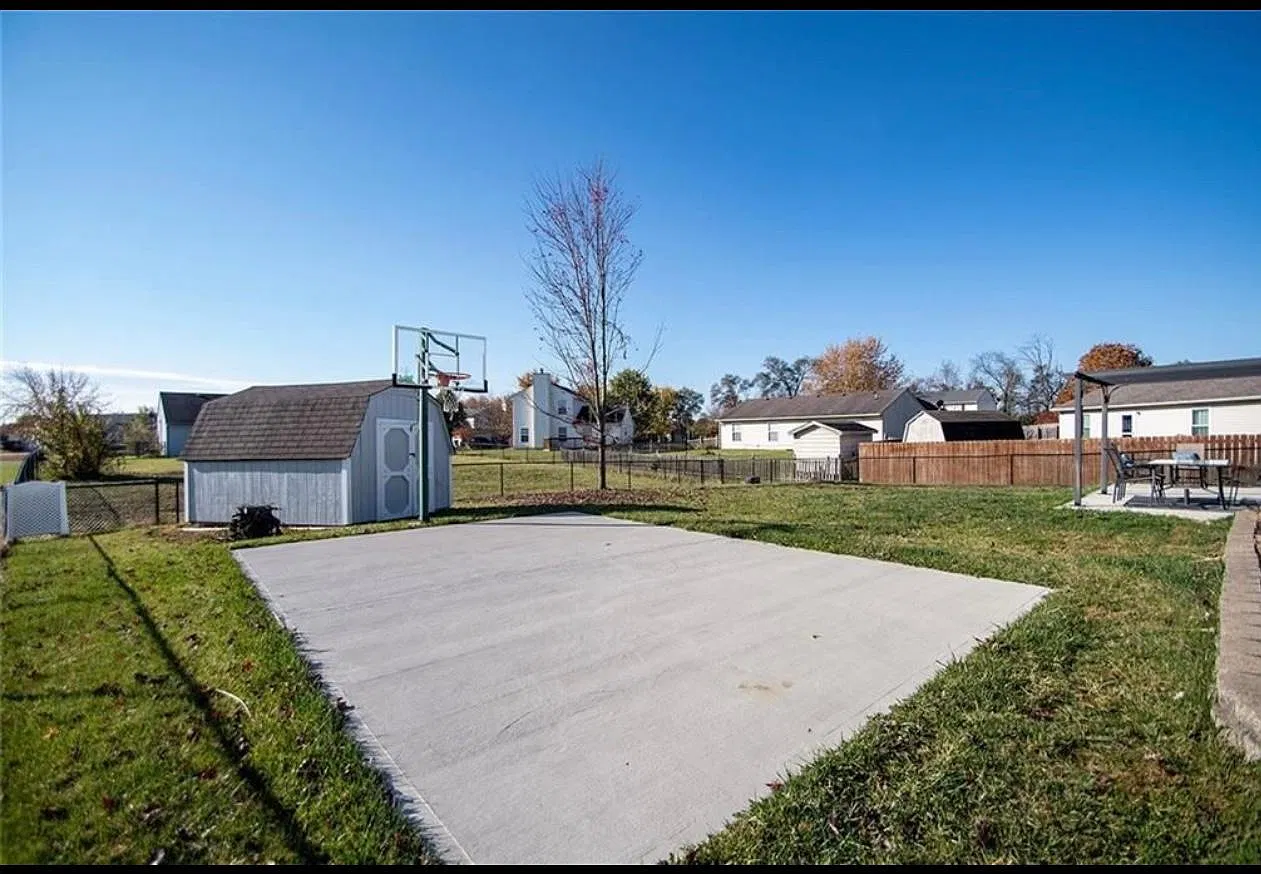 677 Woodfield Cir — Photo 2