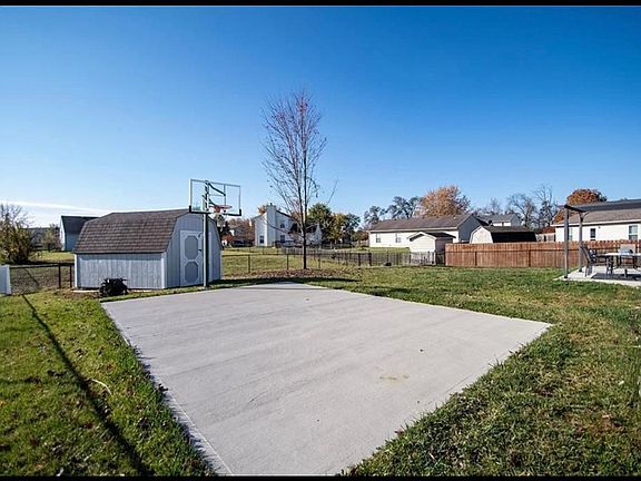 2nd image of 677 Woodfield Cir
