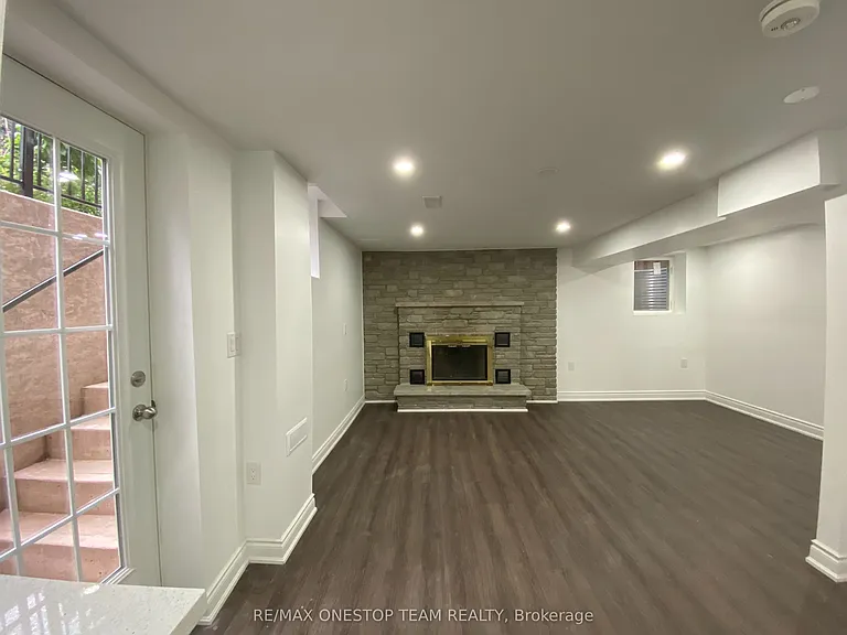 1410 Winterbourne Dr #LOWER — Photo 4