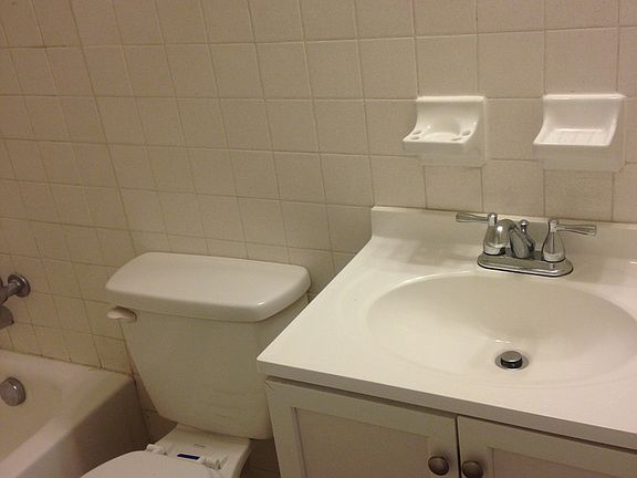 4th image of 840 Little Bay Ave APT 8