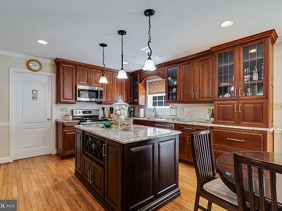 4th image of 27983 Cathedral Dr