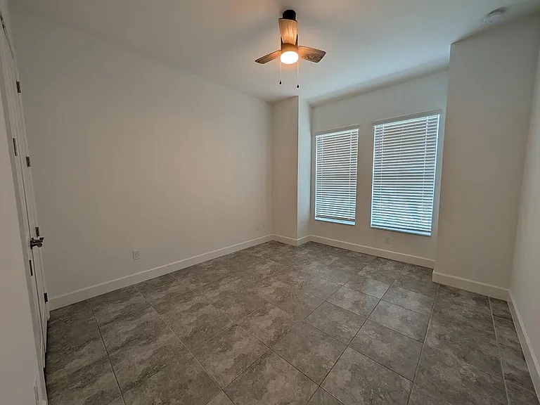 4613 Citron Way — Photo 7