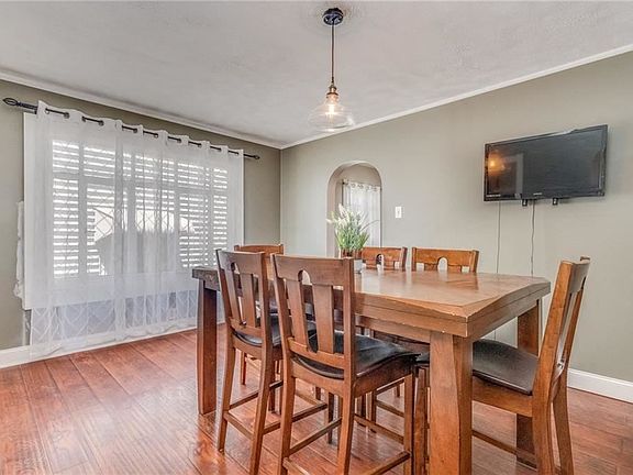 4th image of 217 Crescent Ave