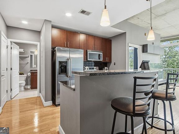 2nd image of 950 W Peachtree St NW Unit 913