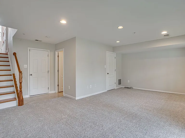 2895 Sedgemore Pl — Photo 32