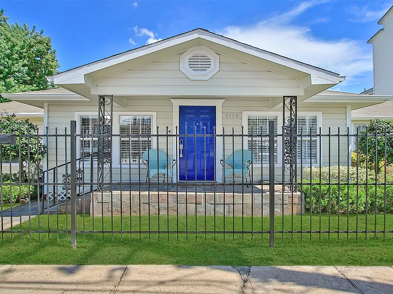 1518 Sabine St — Photo 1