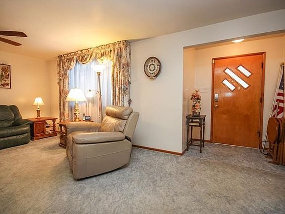 Spacious living room