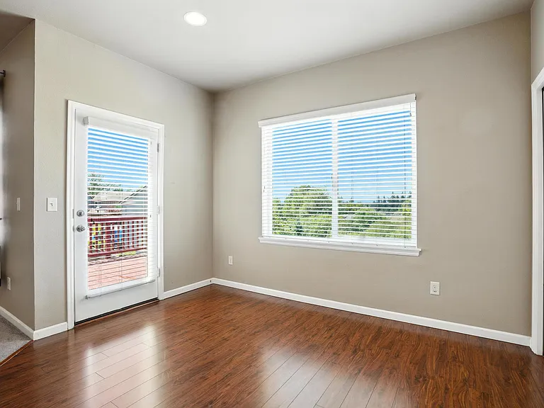 15710 NE 22nd Ave — Photo 10