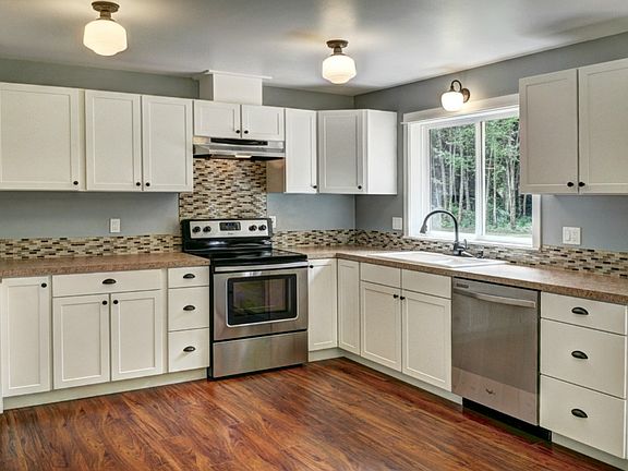 5th image of 401 NE Stenman Ln