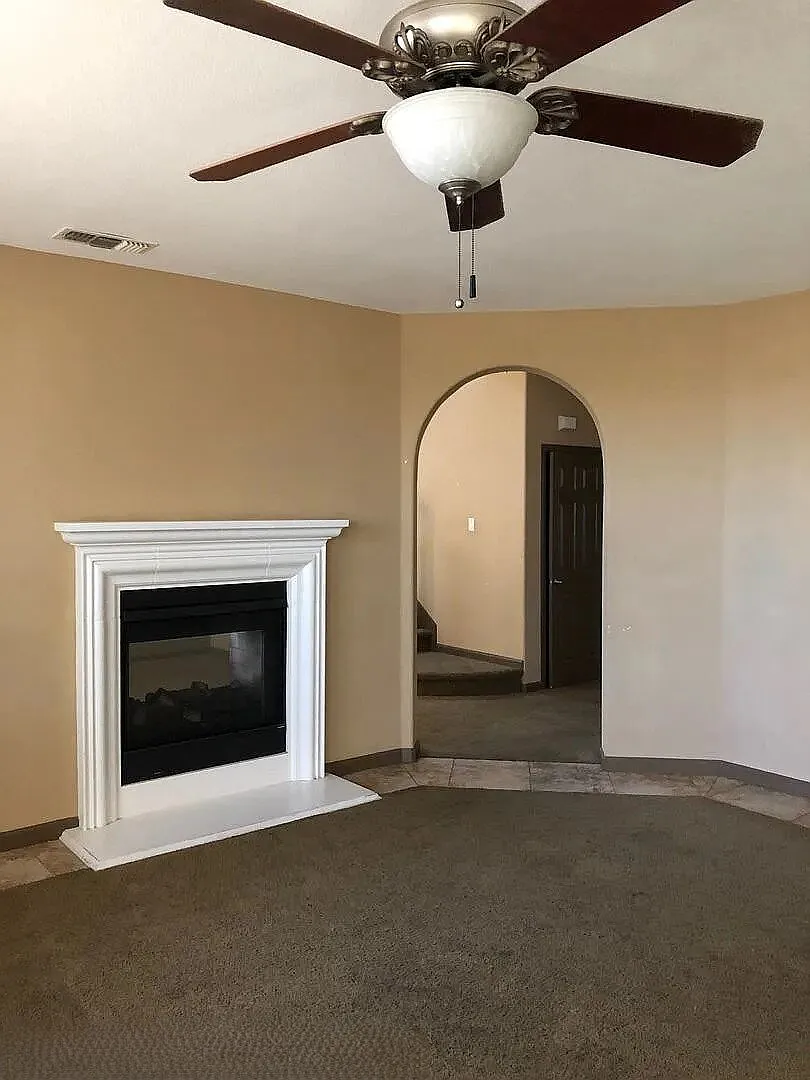 6 bed, 4.0 bath, 2903 sqft, $3,000 — Photo 2