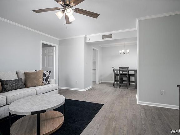 4th image of 1721 Hackberry Ln APT 6
