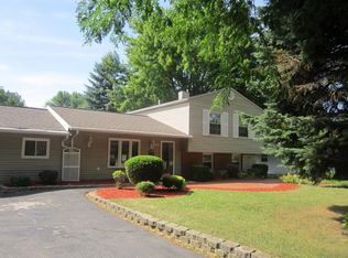 W151N5485 Badger Dr, Menomonee Falls, WI 53051