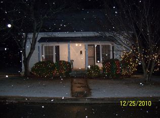 16 Wallace St, Laurens, SC 29360